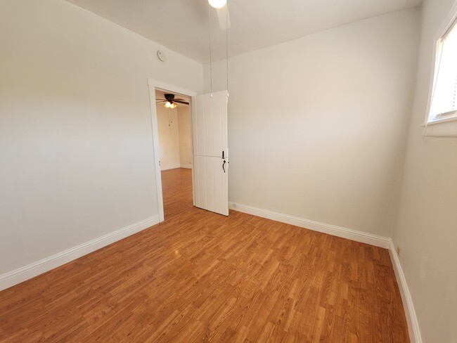 Building Photo - 9411 Windmill St