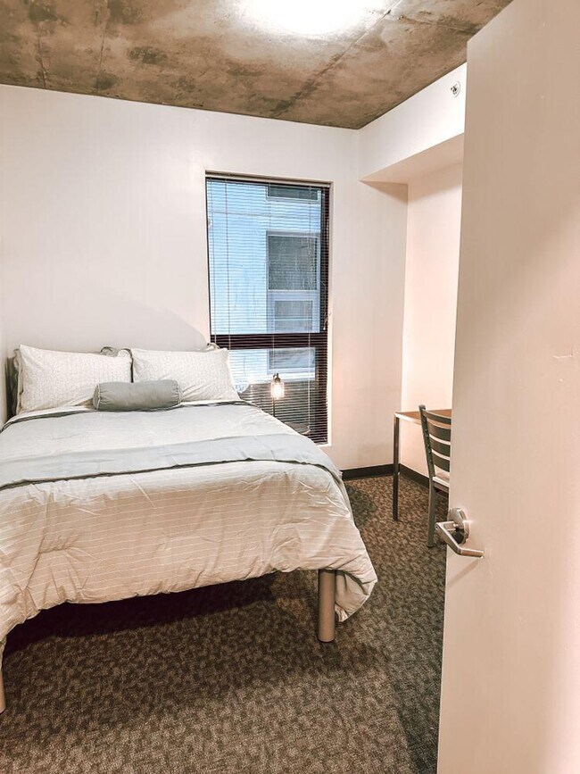 Building Photo - 1031 N Park Ave