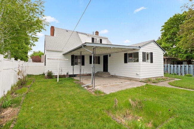 Building Photo - 2521 W Sanson Ave