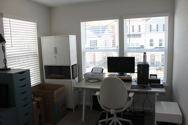 Building Photo - 1523 Stanford Ln