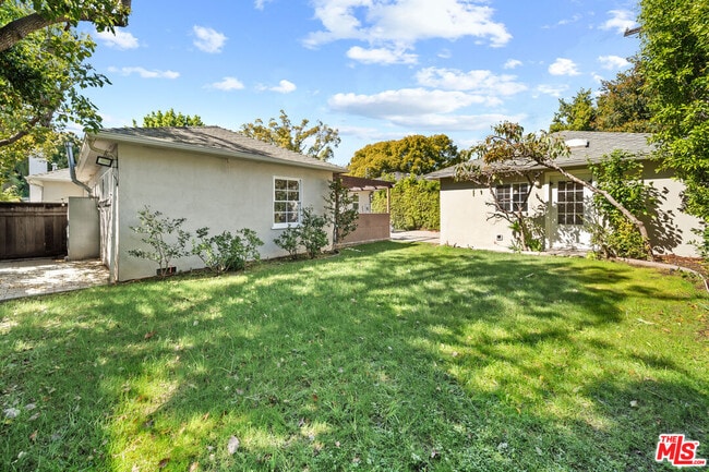 Building Photo - 2124 Hillsboro Ave