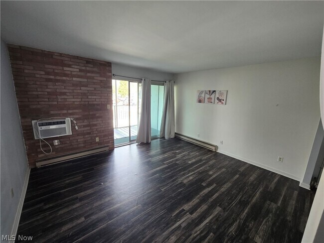 Building Photo - 2331 E Market St