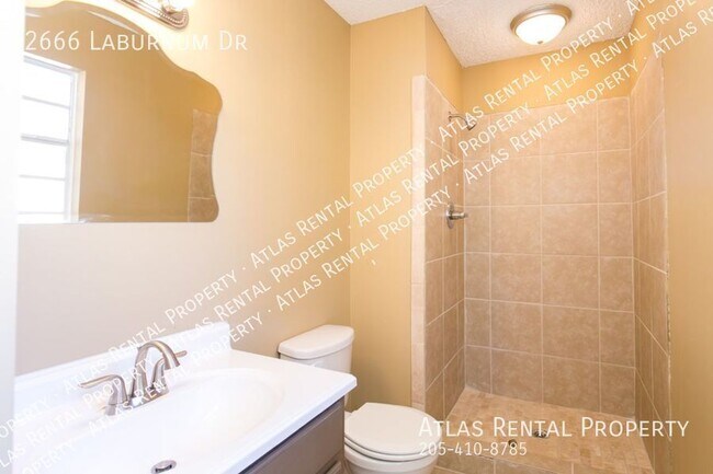 Building Photo - 2666 Laburnum Dr