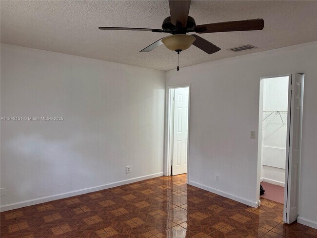 Building Photo - 717 SW 79th Ave