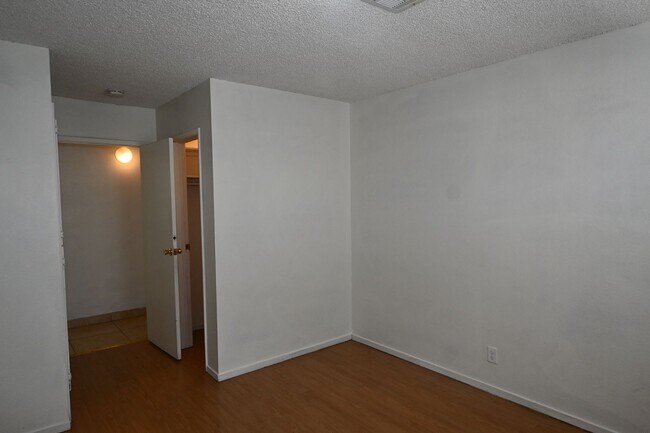 Building Photo - 2 Bedroom Apt- Downtown -  NO PETS
