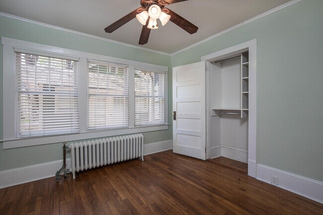 Building Photo - Charming Craftsman Home in Montford