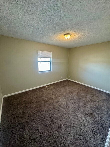 Building Photo - 541 S Deveron Dr