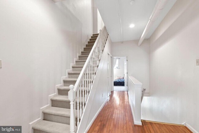 Building Photo - 104 N 2nd St