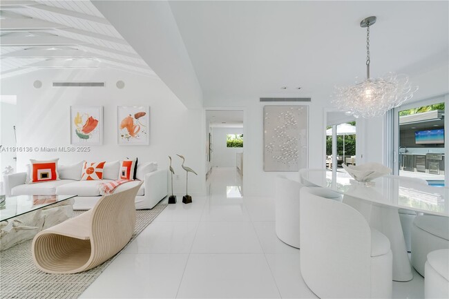 Building Photo - 475 Woodcrest Rd