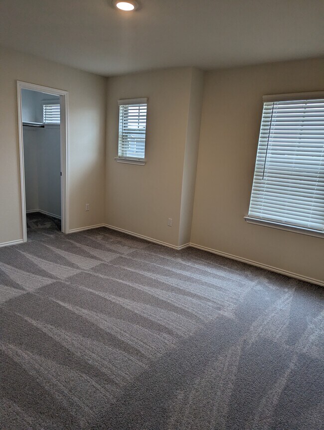 Building Photo - 98 Pacific Loon St