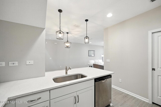 Building Photo - 698 Cherry Elm Dr