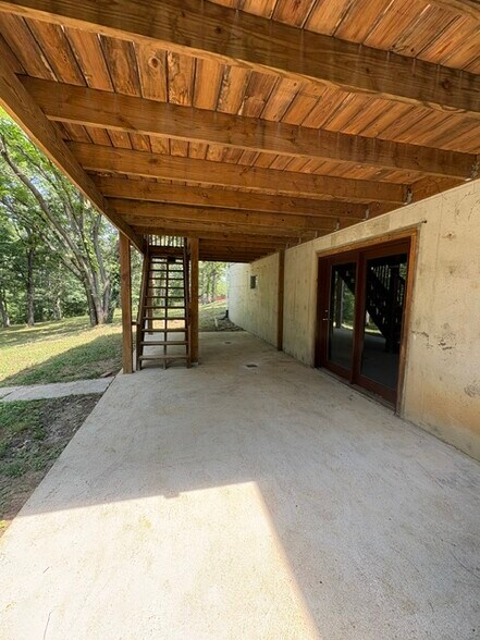 Building Photo - 9464 Misplay Rd