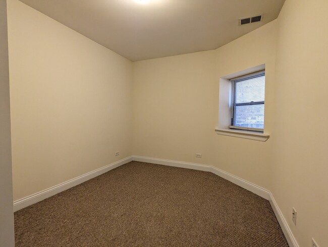 Building Photo - 2834 N Albany Ave