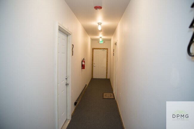 Building Photo - 108 S Hosmer St