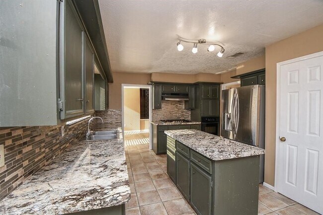 Building Photo - 7411 Betanna Dr