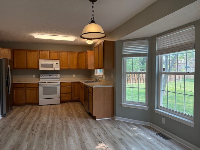 Building Photo - Spacious 4 Bed, 2.5 Bath Home in Woodgate