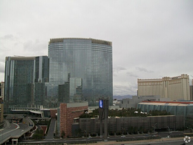 Building Photo - 4525 Dean Martin Dr