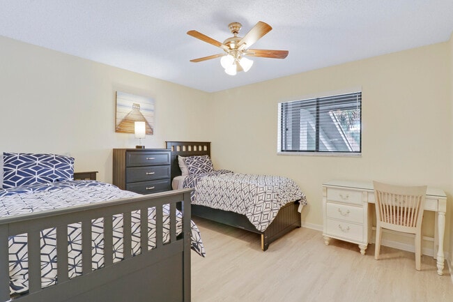 Building Photo - 1600 NE Dixie Hwy