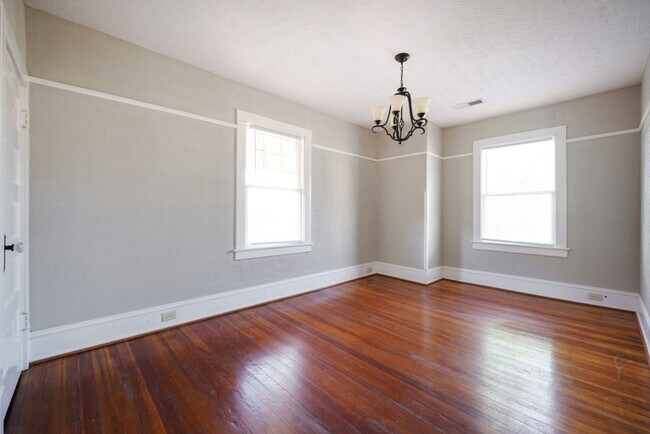 Building Photo - Beautiful 3BR in Birmingham’s Historic Highlands – Don't Miss Out!