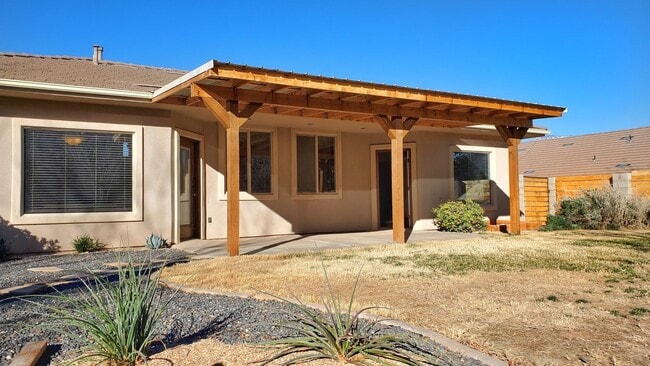 Building Photo - 3 Bedroom Single-Family Home in Central Hu...