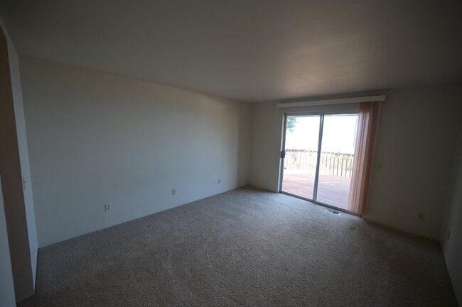 Building Photo - Beautiful water view home in Diamond Point...