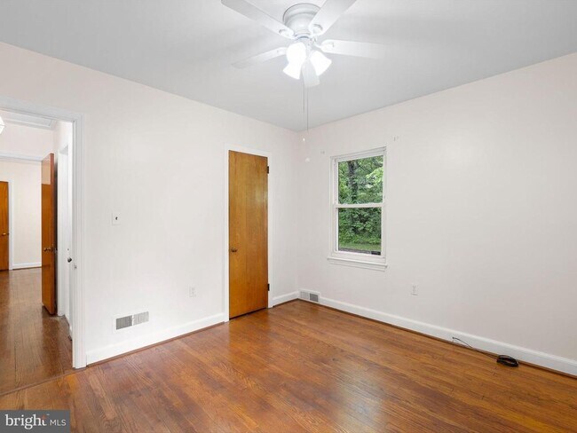 Building Photo - 605 W Lea Blvd