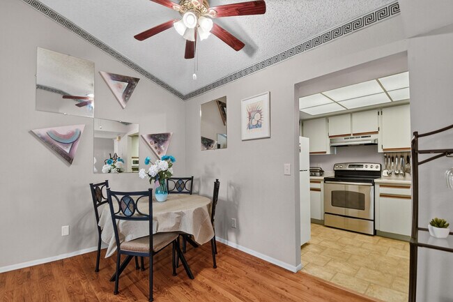 Building Photo - 1606 SE Green Acres Cir
