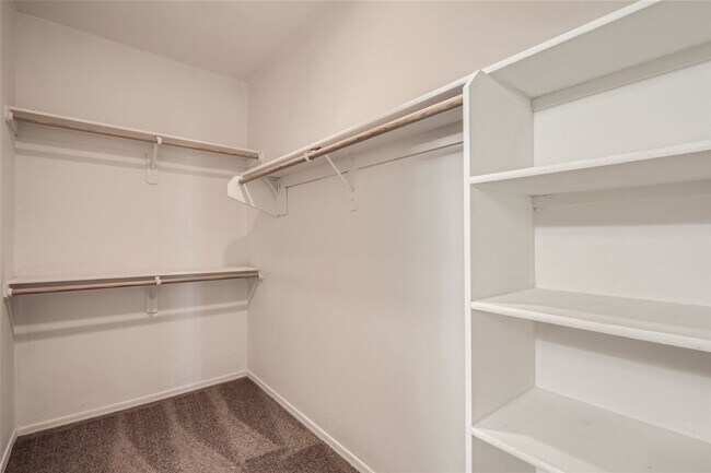Building Photo - Move-In Special - 2bed/2bath Foothills Rio...