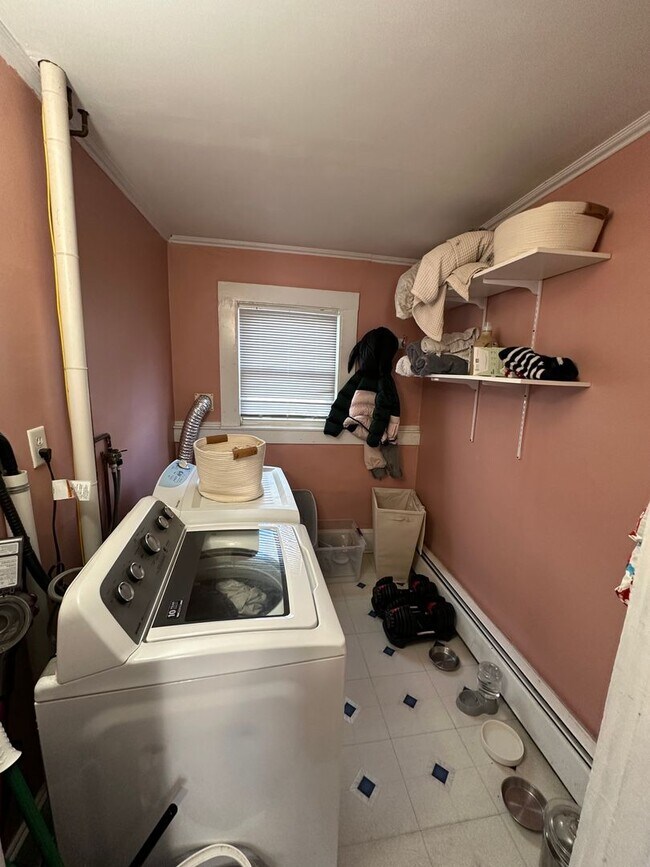 Building Photo - 14 Hamlin Ct