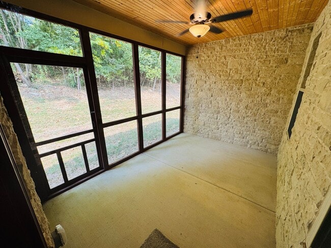 Building Photo - FOR LEASE - NEW BUILD TOWNHOME LOCATED IN ...