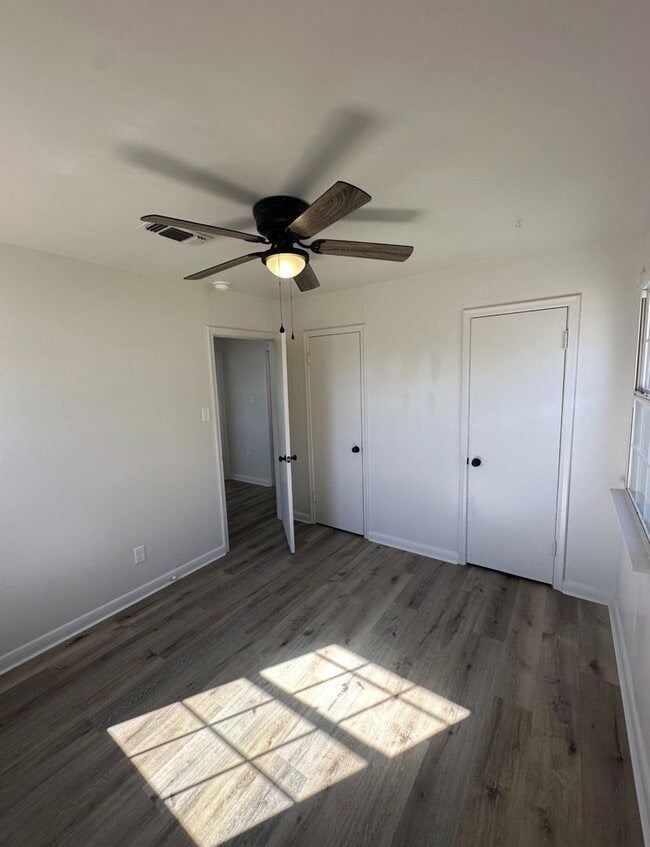 Building Photo - Cozy Contemporary Cottage – Charming 3-Bed...