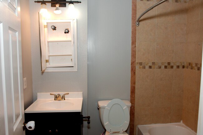 Building Photo - 2927 Arbor Creek Ln