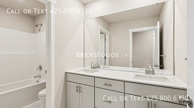 Building Photo - 2319 Boxcar Ct NE