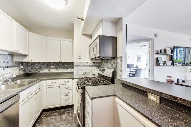 Building Photo - 1309 N Wells St