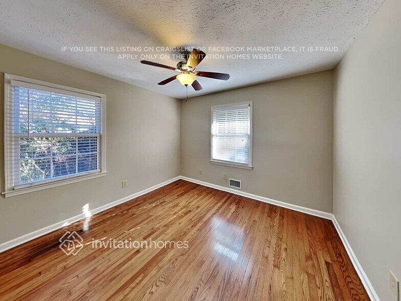 Building Photo - 2631 Kings Cir NW