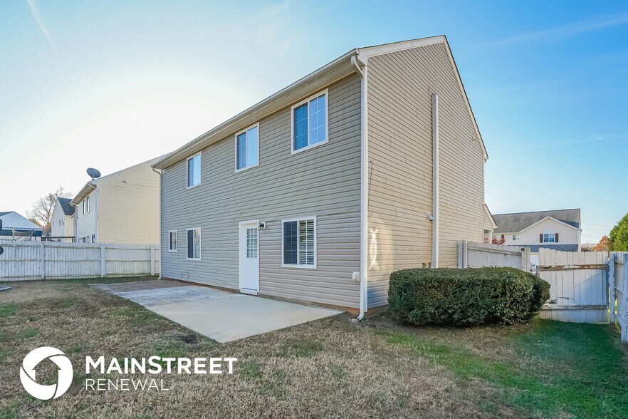 Building Photo - 5504 Carriage Woods Dr