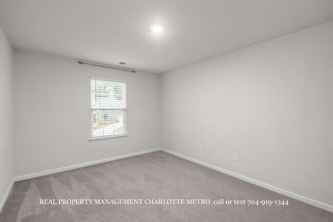 Building Photo - Stunning 4-BR Home on Wooded Cul-De-Sac Lot in Brightwater – Minutes from Rivergate!