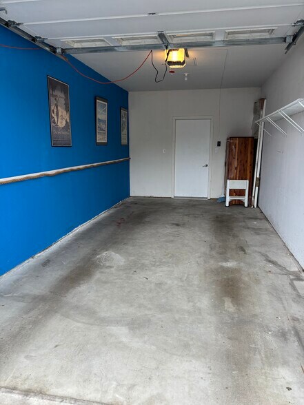 Building Photo - 13242 Lake Shore Dr