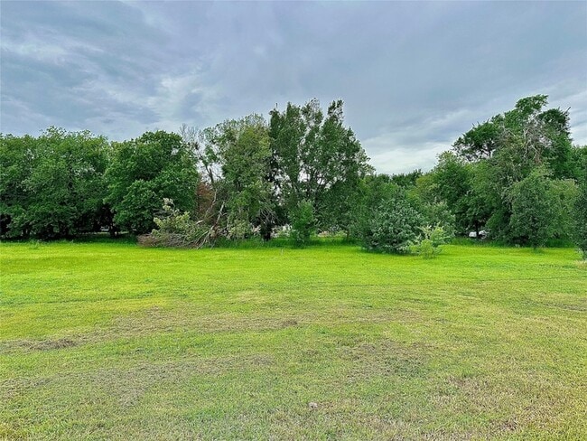 Building Photo - 831 Country Club Rd
