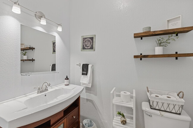 Building Photo - 810 Turner Ave