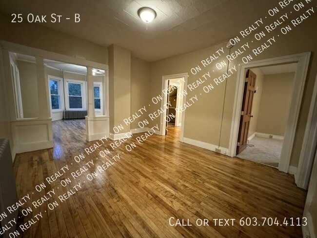 Building Photo - 25 Oak St