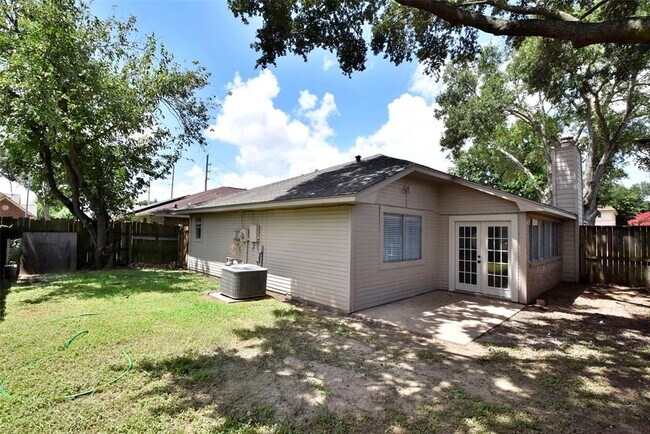 Building Photo - 2910 Walnut Springs Dr