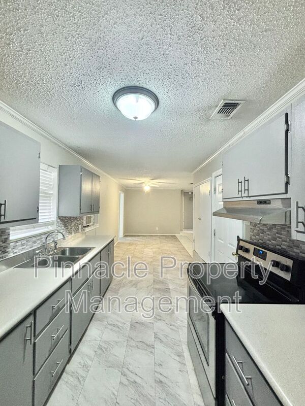 Building Photo - 1102 E 23rd St