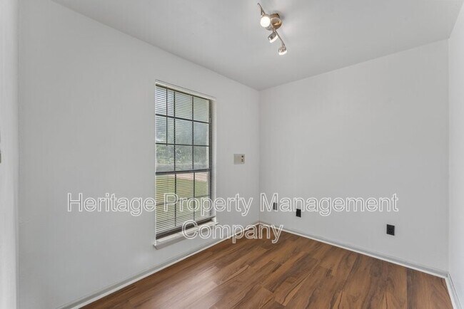 Building Photo - 2526 Town Briar St