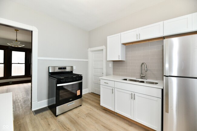 Building Photo - 852 N Rural St