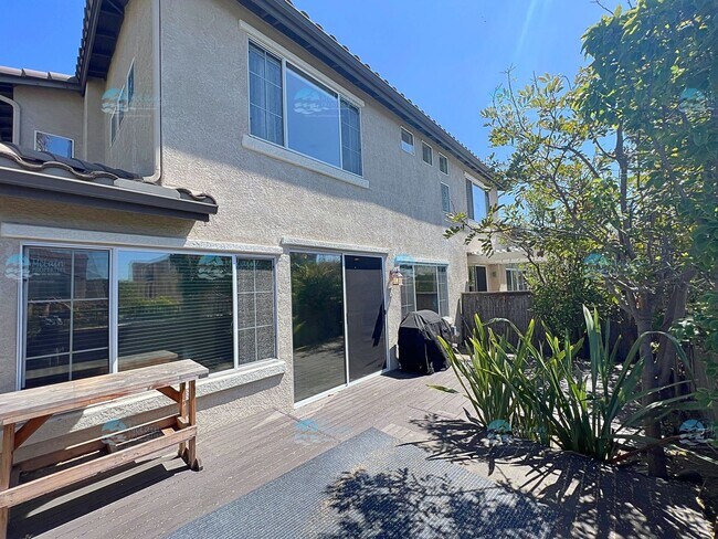 Building Photo - End unit 4 Bedroom House Available Now in ...