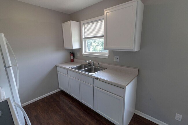 Building Photo - 7217 N Moberly Dr