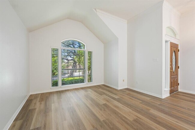 Building Photo - 11032 Crossland Dr