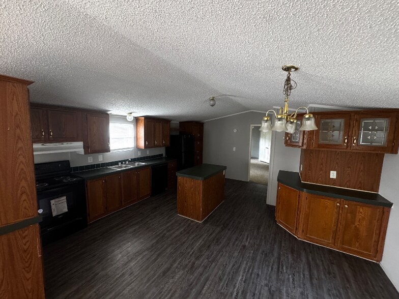 Building Photo - 141 Fox Meadow Dr