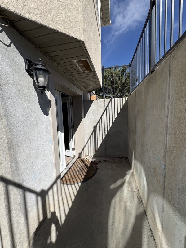 Building Photo - 975 E 2850 N
